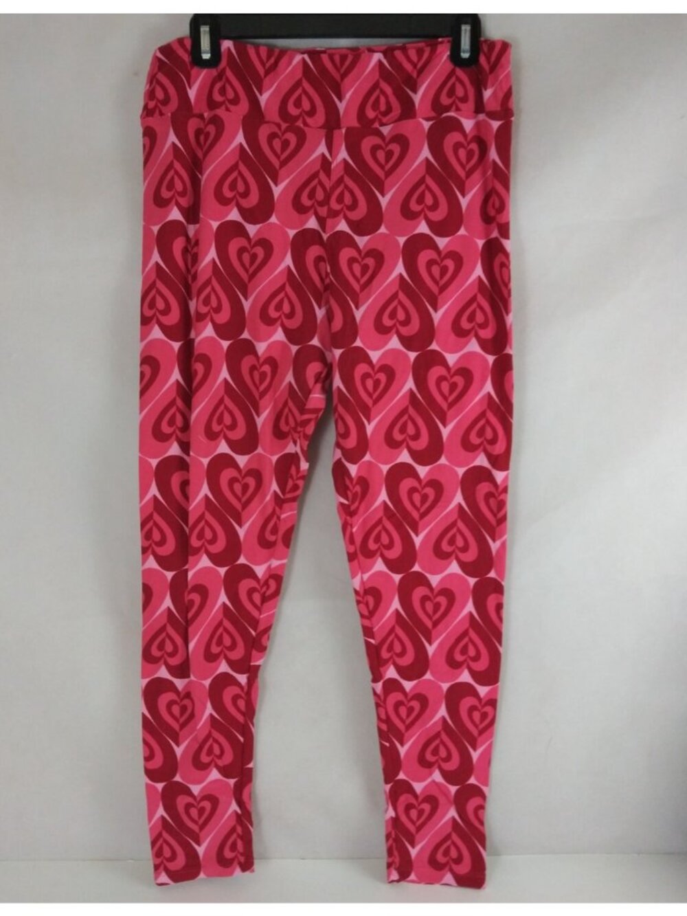 LuLaRoe Tall & Curvy Leggings With Red & Pink Hearts Design